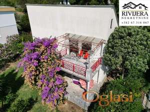 Dvospratna kuca vikendica u blizini mora Baosic Boka Kotorska